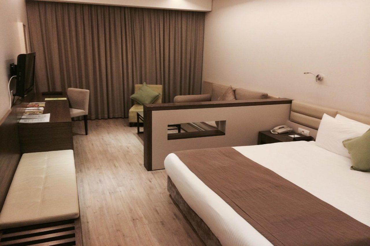 Country Lodge Hotel & Resort Beirut Esterno foto
