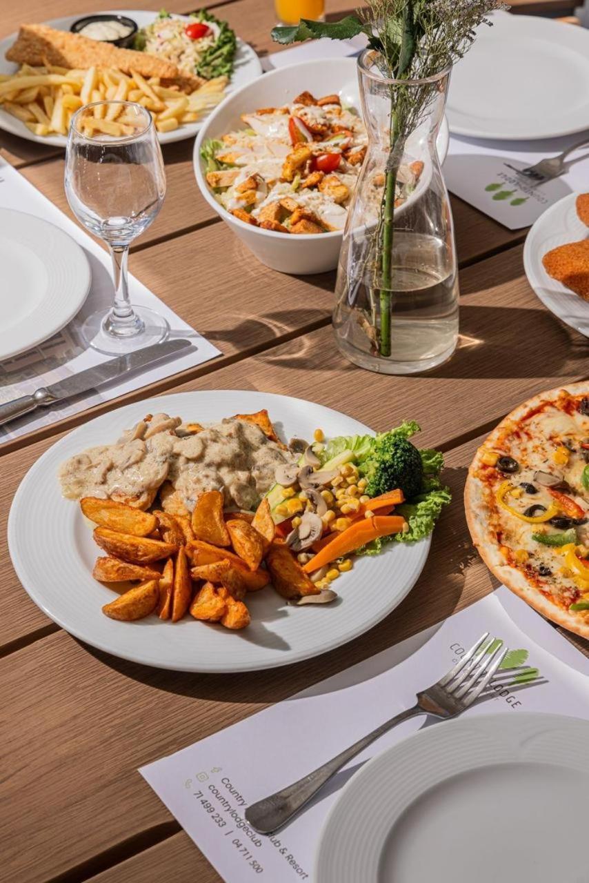 Country Lodge Hotel & Resort Beirut Esterno foto