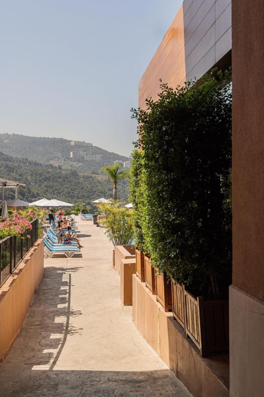 Country Lodge Hotel & Resort Beirut Esterno foto