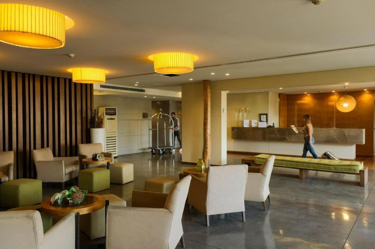 Country Lodge Hotel & Resort Beirut Esterno foto