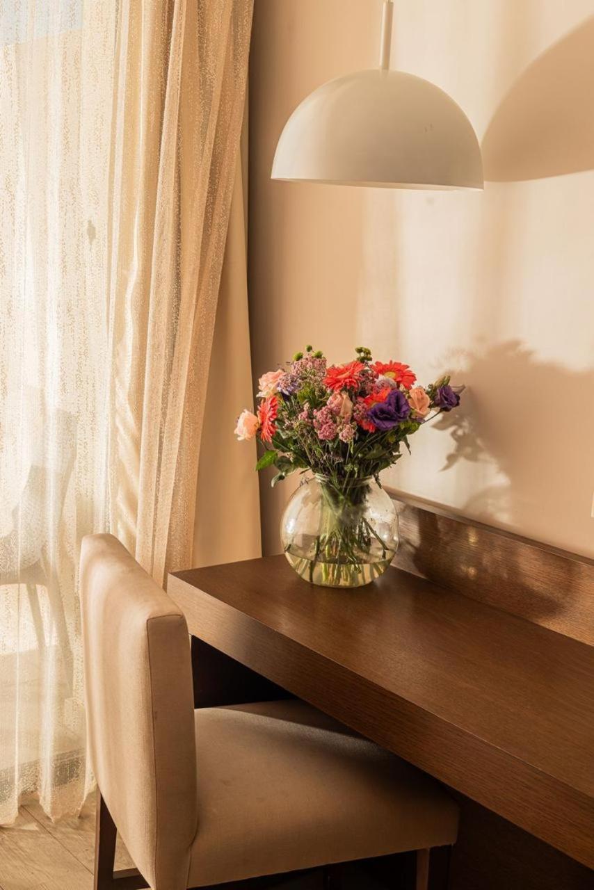 Country Lodge Hotel & Resort Beirut Esterno foto