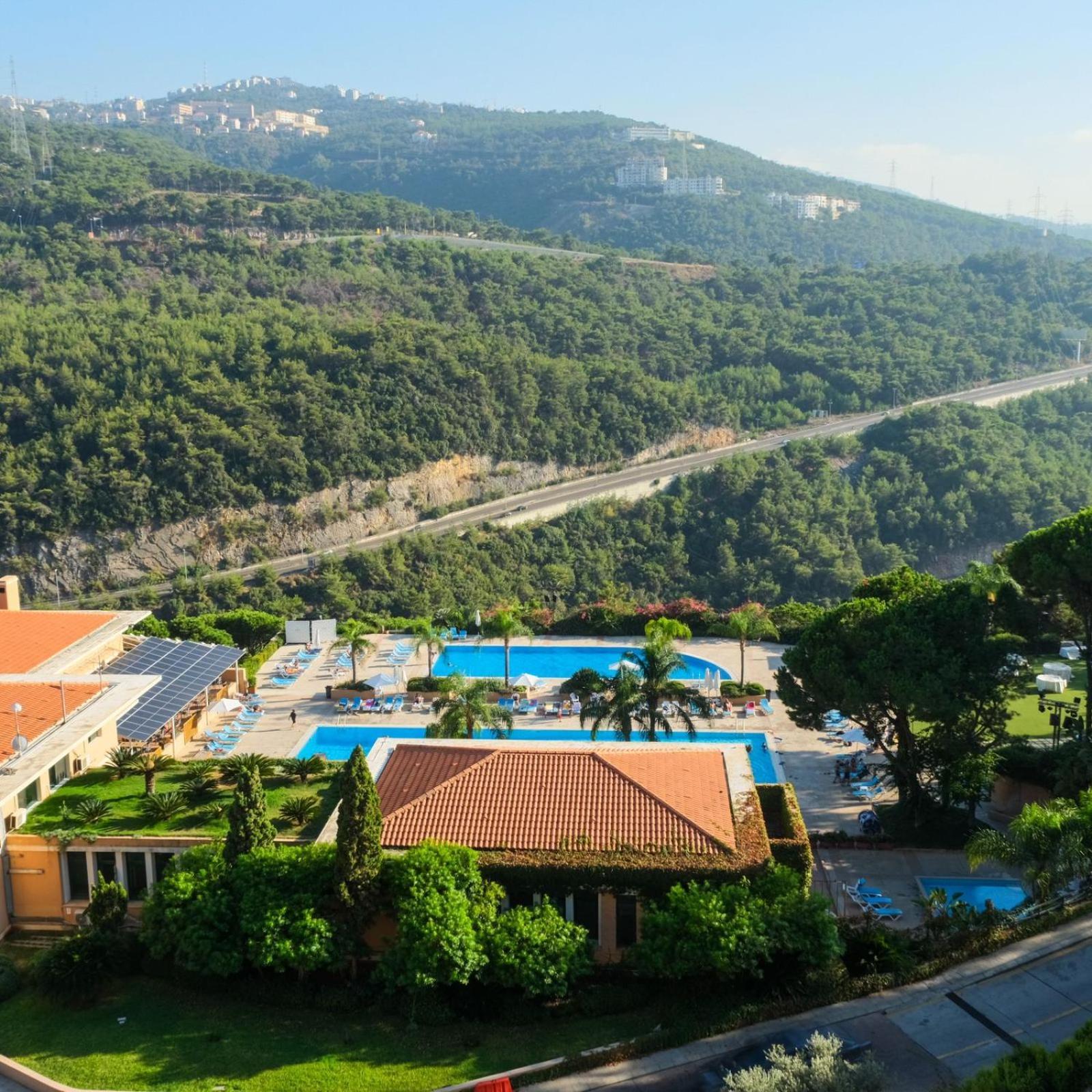 Country Lodge Hotel & Resort Beirut Esterno foto