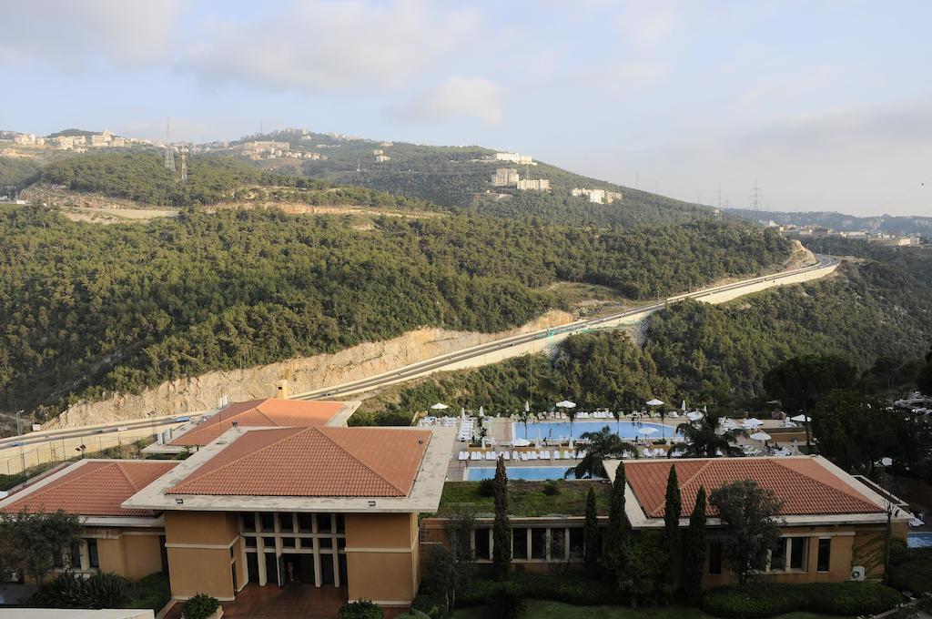 Country Lodge Hotel & Resort Beirut Esterno foto