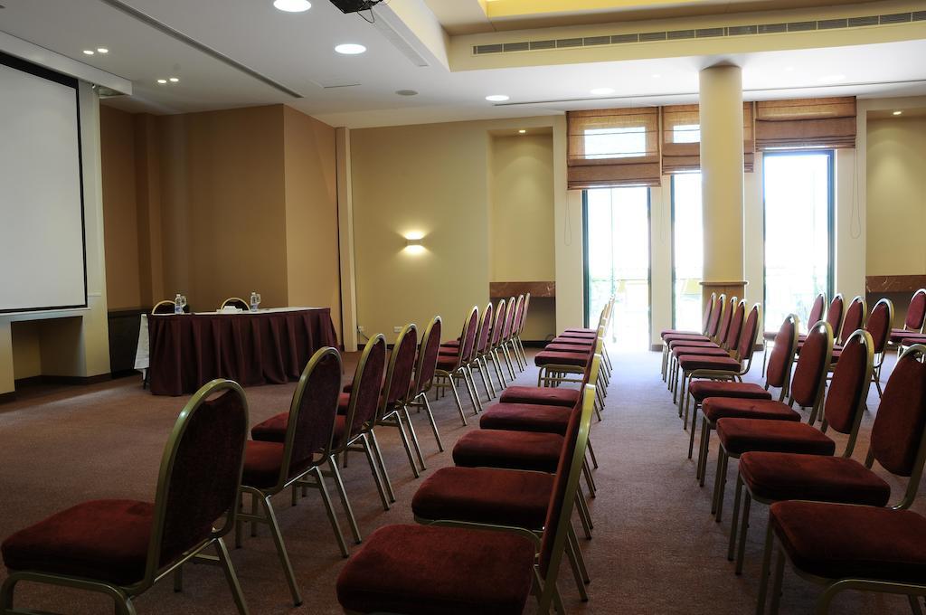 Country Lodge Hotel & Resort Beirut Esterno foto