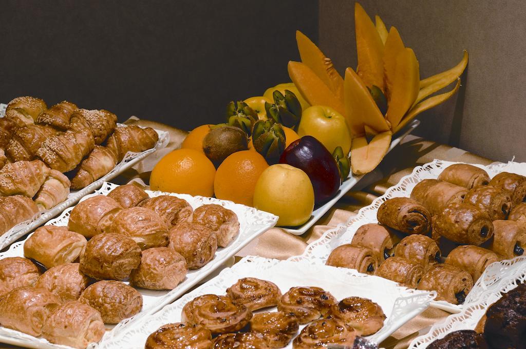 Country Lodge Hotel & Resort Beirut Esterno foto