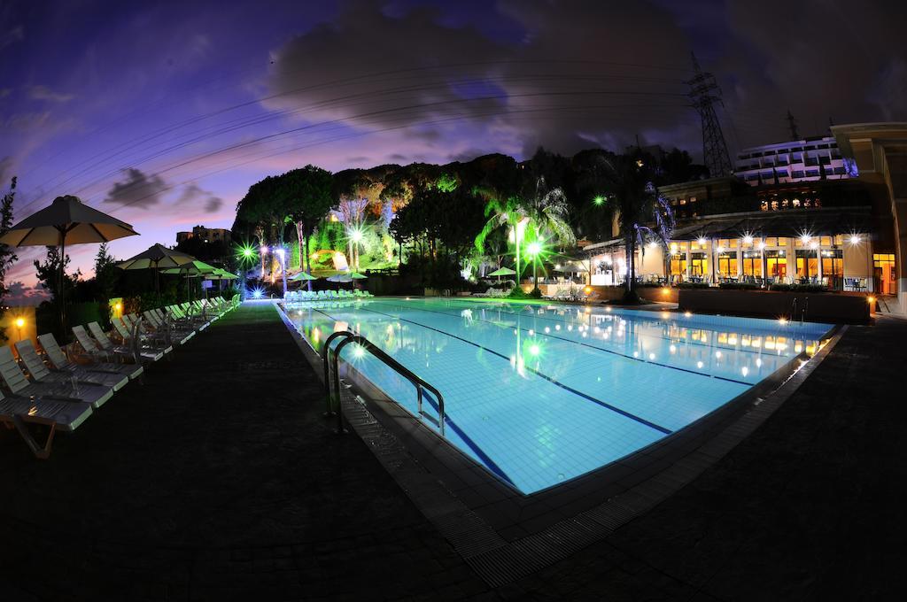 Country Lodge Hotel & Resort Beirut Esterno foto