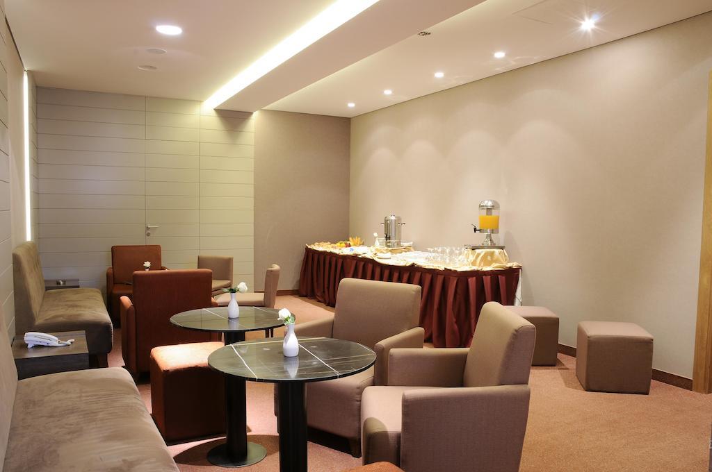 Country Lodge Hotel & Resort Beirut Esterno foto