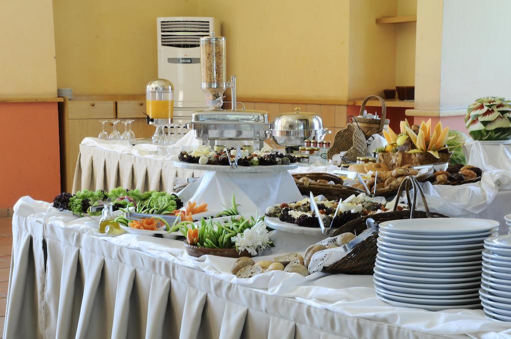 Country Lodge Hotel & Resort Beirut Esterno foto